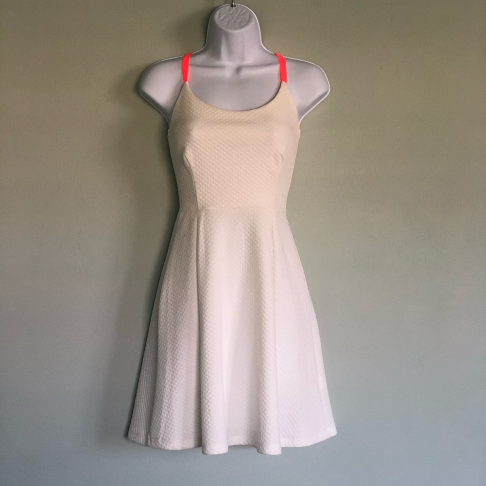Soprano White sleeveless dress with pink straps